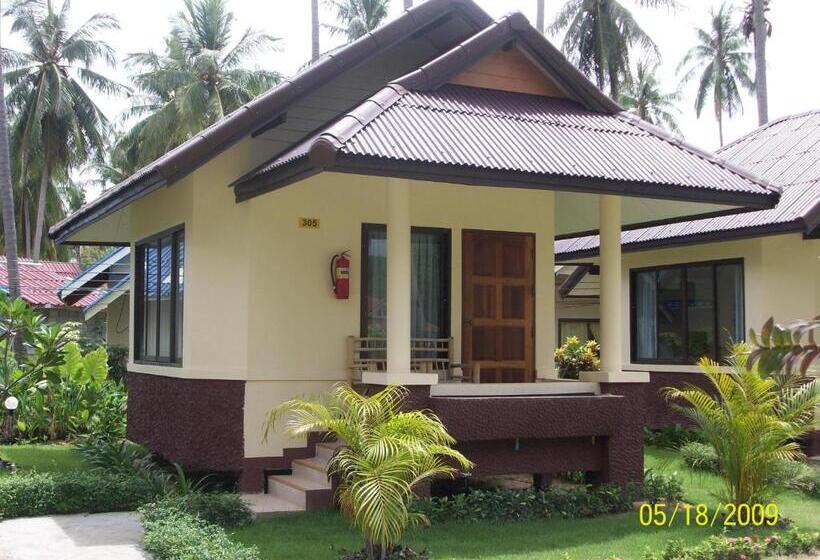 Superior bungalow garden view, Moonwalk Lanta Resort