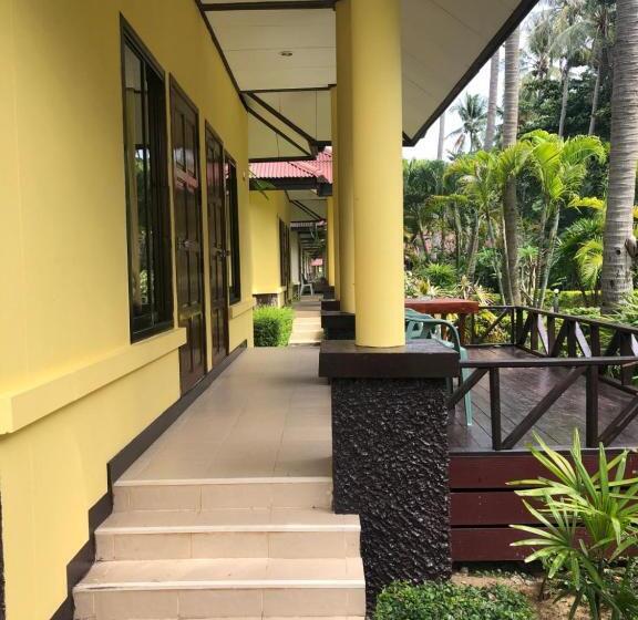 Superior bungalow garden view, Moonwalk Lanta Resort