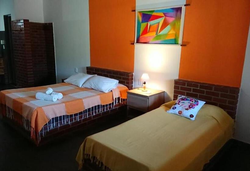 Quarto Triplo Estandar com Sacada, Pousada Céu De Tucuns
