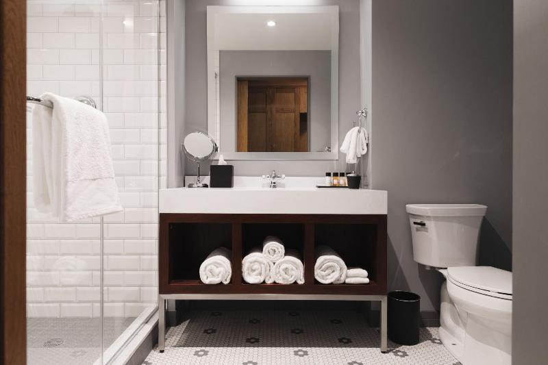 غرفة قياسية سرير كينج, Zachary, Chicago, A Tribute Portfolio