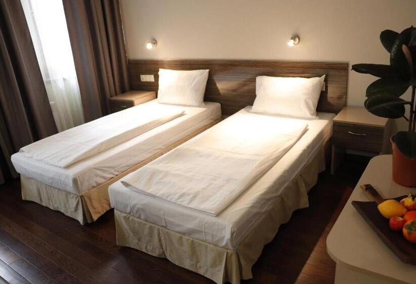 디럭스 룸, Roots Hotel & Wine Bar