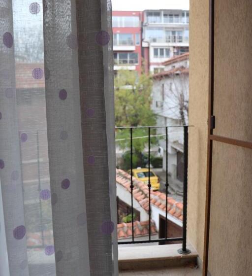 스탠다드 트리플 룸, Roots Hotel & Wine Bar