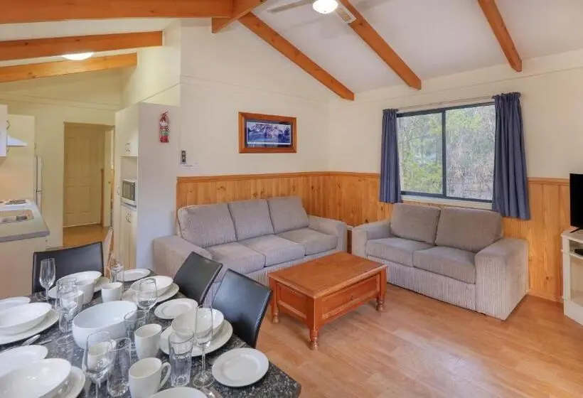 Perhehuone, Deniliquin Riverside Caravan Park