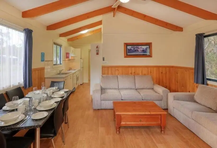 Perhehuone, Deniliquin Riverside Caravan Park