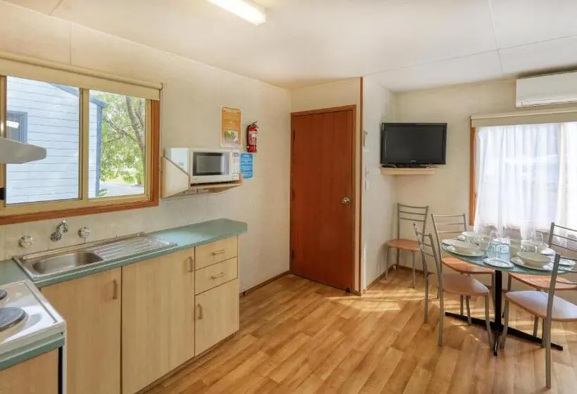 Maja/Mökki, Deniliquin Riverside Caravan Park