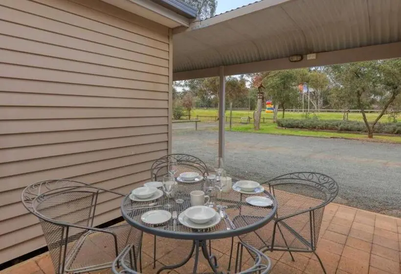 Standard-studio, Deniliquin Riverside Caravan Park