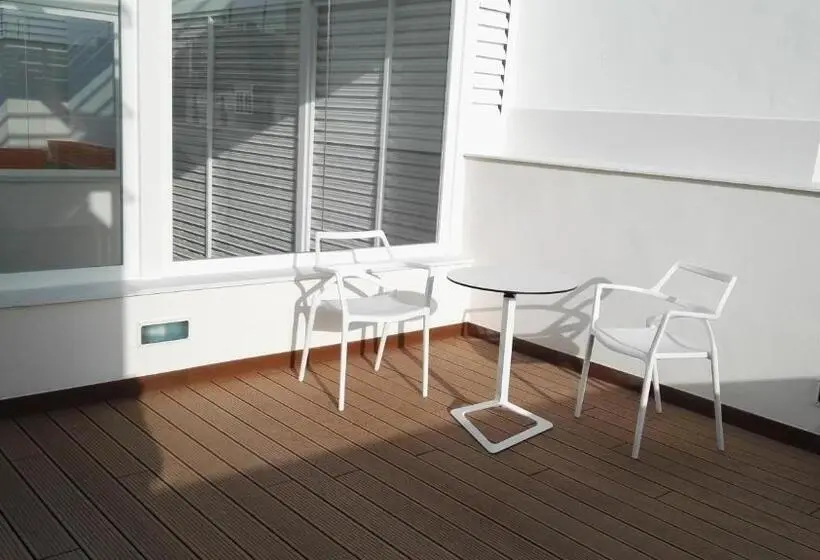1 Bedroom Penthouse Apartment, Apartamentos Maier