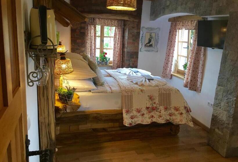سوییت اجرایی, Old Bled House