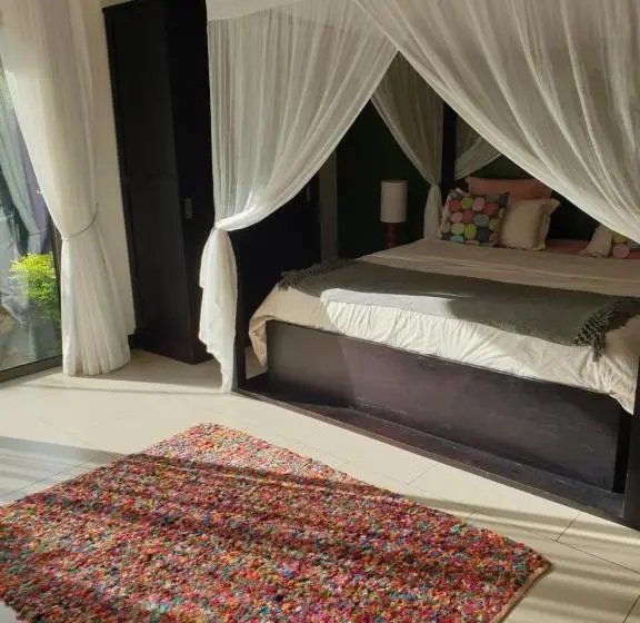 اتاق استاندارد با چشمانداز استخر, Chez Blandine Et Sylvain