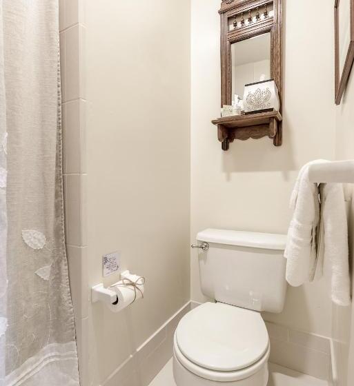 غرفة قياسية مزوَّدة بشُرفة, Abigail S Bed And Breakfast Inn