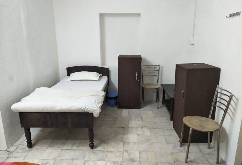 تختخواب در اتاق مشترک, Backpacker Panda Chand Palace