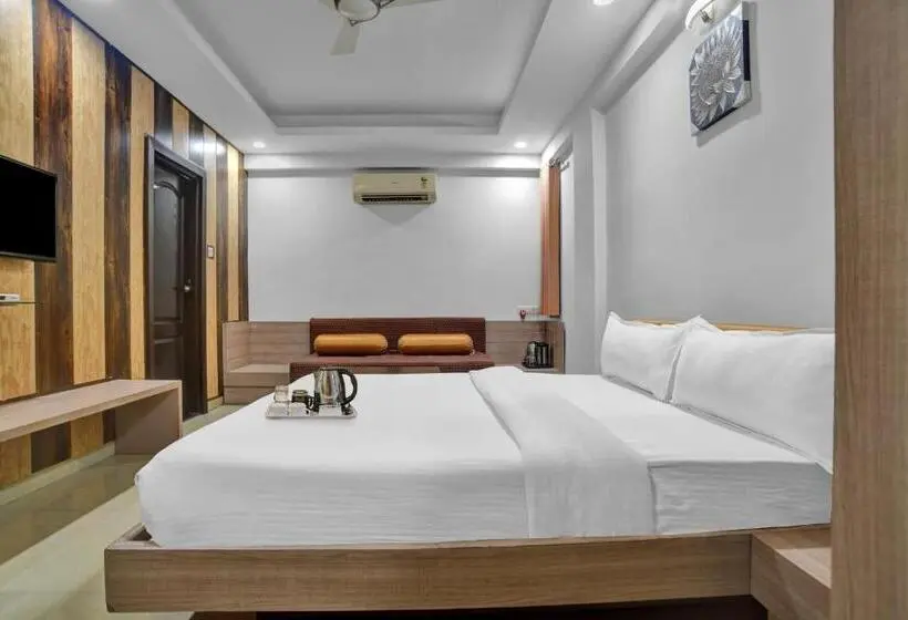 اتاق لوکس سه تخته, Super Townhouse Divya Palace