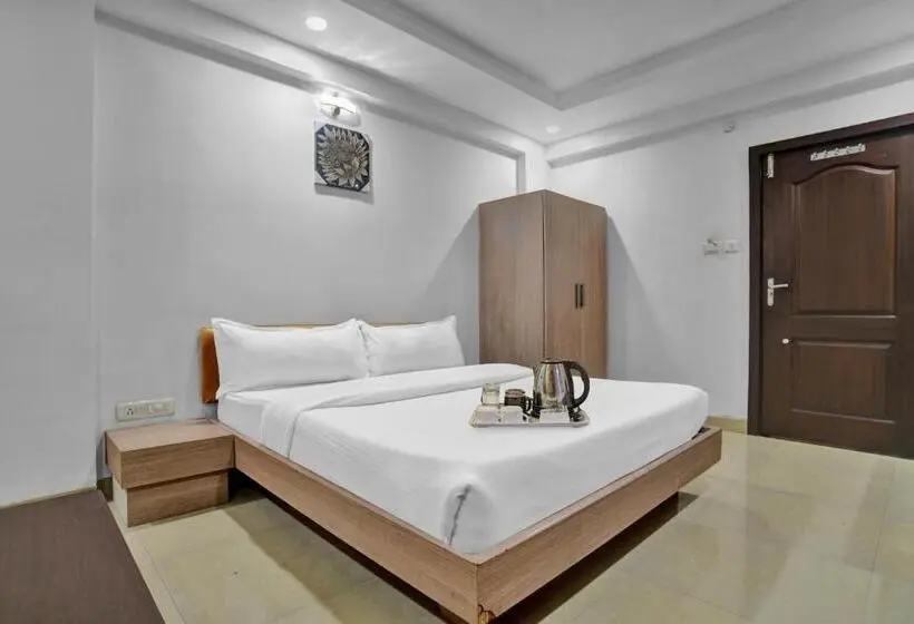 اتاق لوکس سه تخته, Super Townhouse Divya Palace