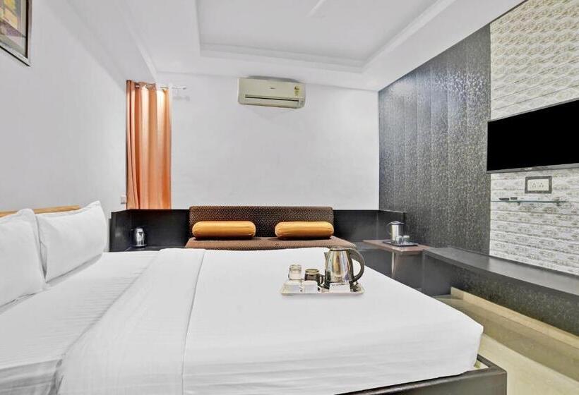 豪华三人间, Super Townhouse Divya Palace