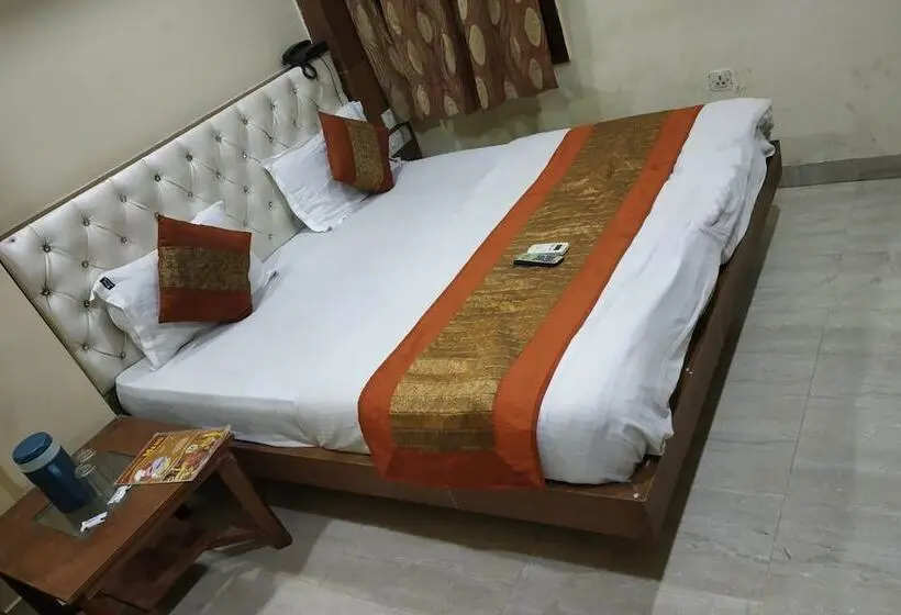 デラックストリプルルーム, Royal Residency   New Delhi Railway Station