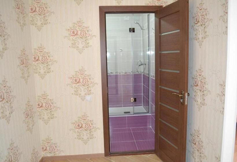 Suite Junior Familiare, Alash