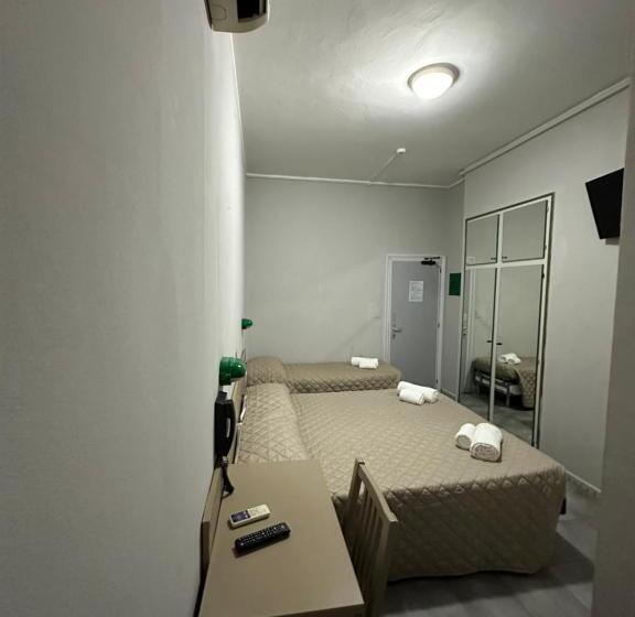 اتاق استاندارد سه نفره, Austria