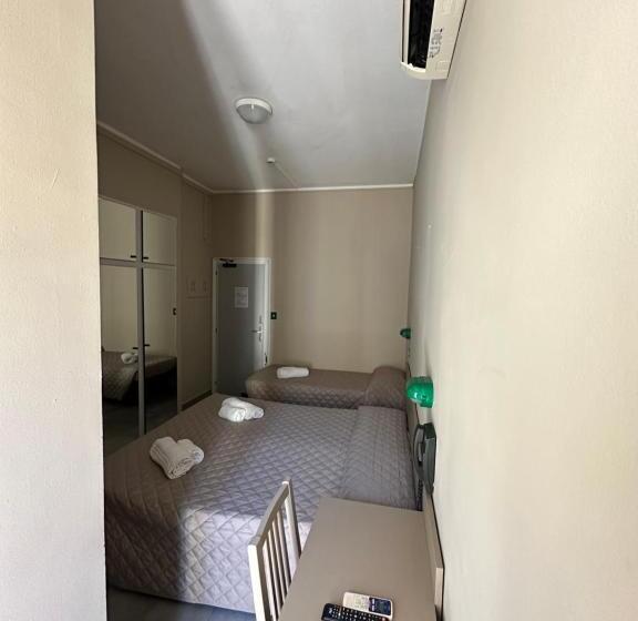 اتاق استاندارد سه نفره, Austria