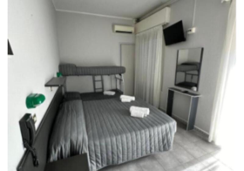 اتاق استاندارد سه نفره, Austria