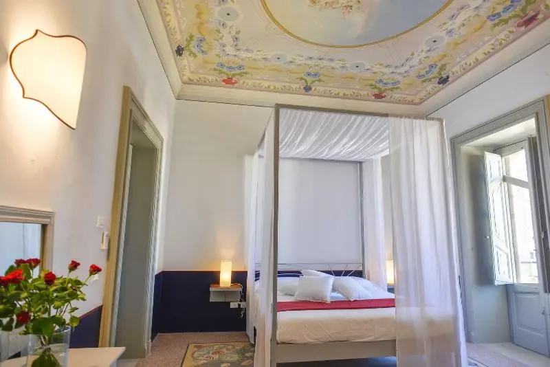 سوییت لوکس, B&b Raro  Liberty