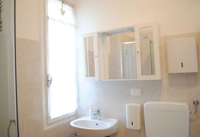 اتاق استاندارد با سرویس بهداشتی مشترک, Dreaming Verona Rooms