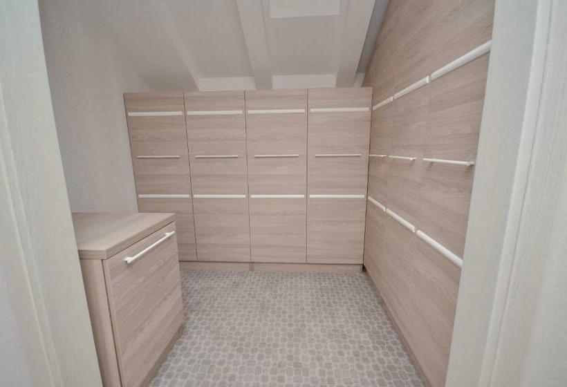 آپارتمان 2 خوابه, Atina