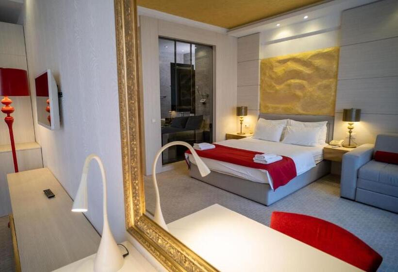 اتاق لوکس با بالکن, Atina