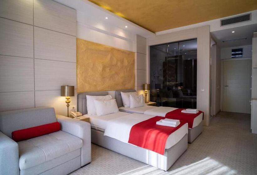 اتاق سوپریور, Atina