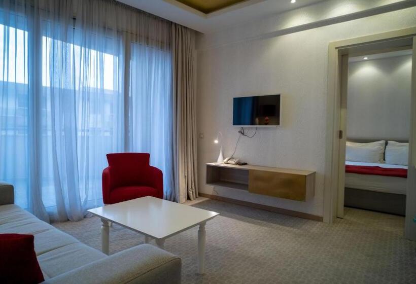 آپارتمان 1 خوابه با چشمانداز جانبی دریا, Atina