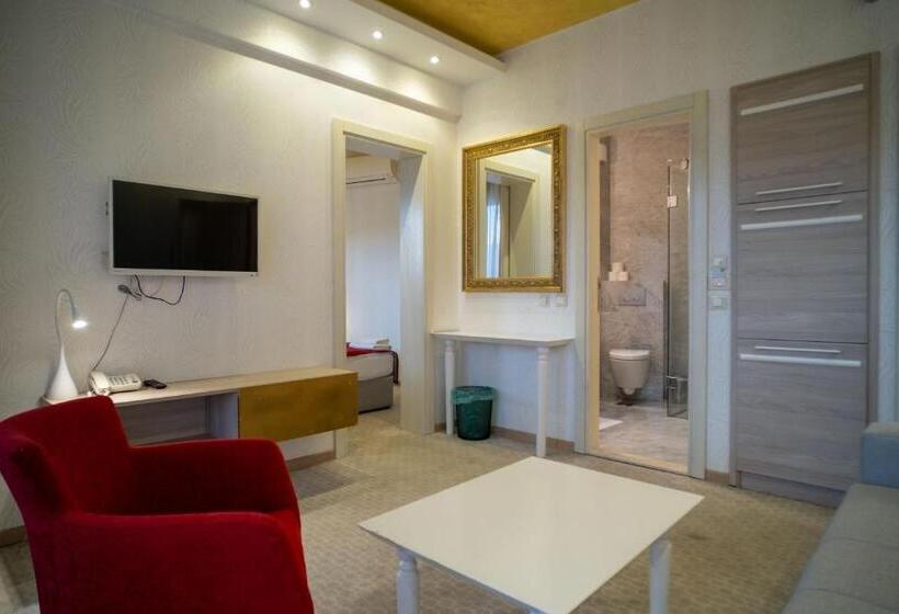 آپارتمان 1 خوابه با چشمانداز جانبی دریا, Atina