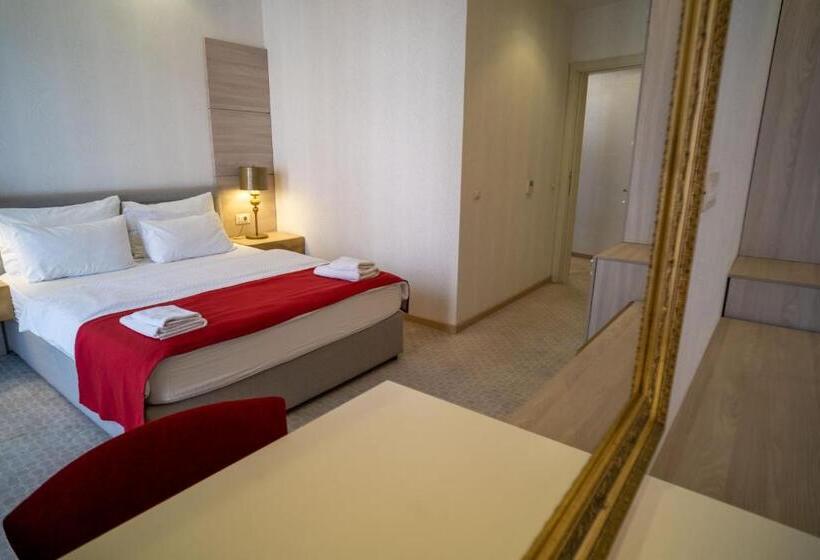 آپارتمان 2 خوابه, Atina