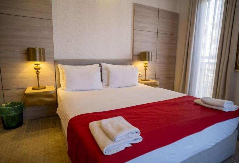 آپارتمان 2 خوابه, Atina