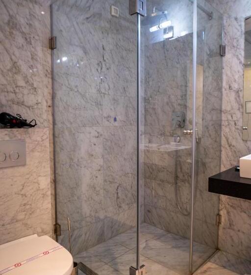 آپارتمان 2 خوابه, Atina