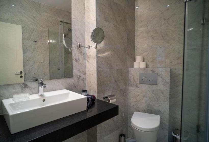 آپارتمان 2 خوابه, Atina