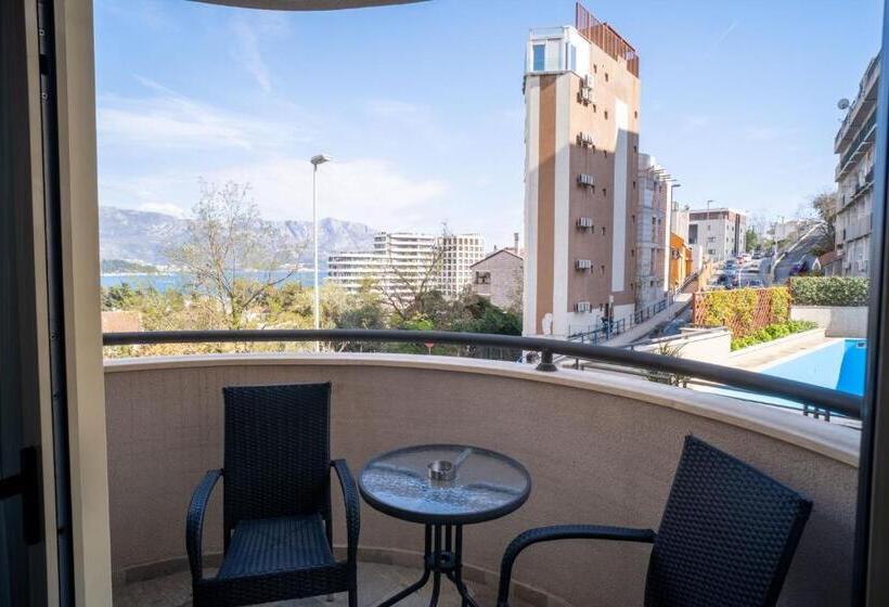 آپارتمان 2 خوابه, Atina