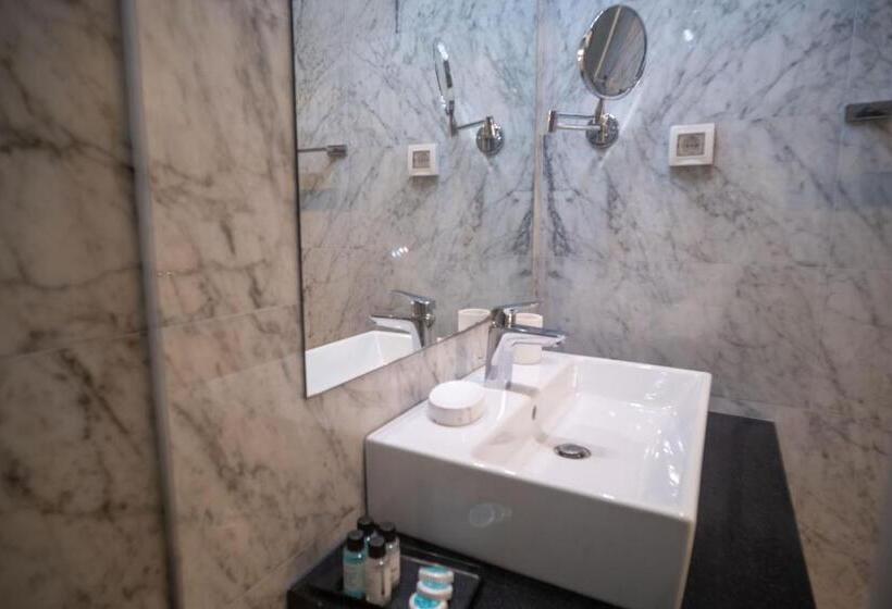 آپارتمان 2 خوابه, Atina