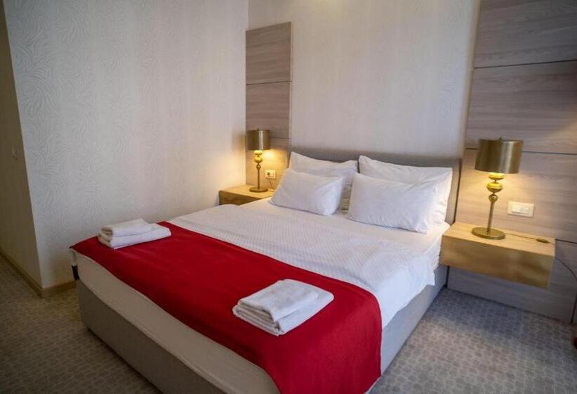 آپارتمان 2 خوابه, Atina