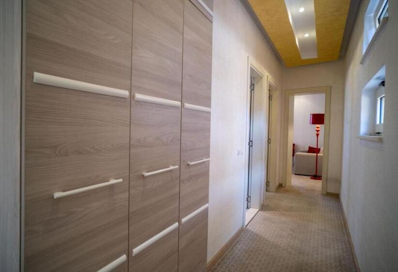 آپارتمان 2 خوابه, Atina