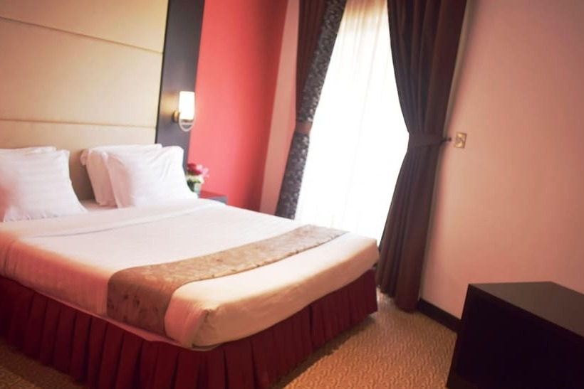 豪华房间, Manhattan Avenue