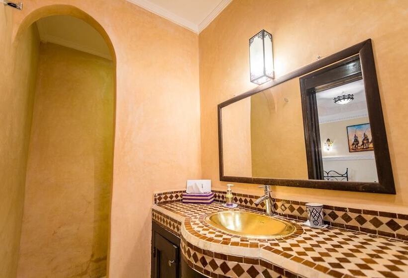 اتاق استاندارد سه نفره, Riad Toyours