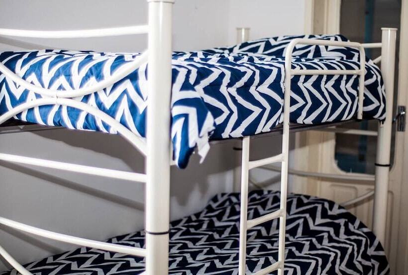 Номер Стандарт, Santa Lucha Hostel