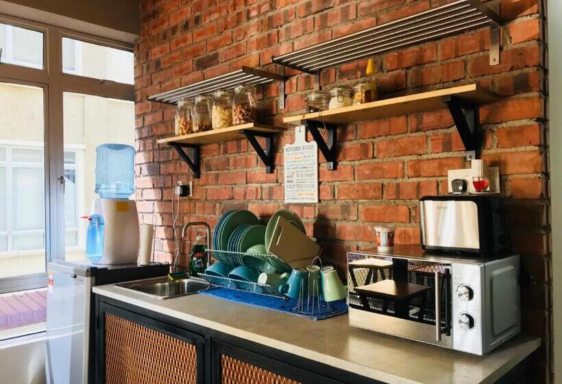 חדר סטנדרט חדר אמבטיה משותף, The Good Travelers Hostel Kl Airport