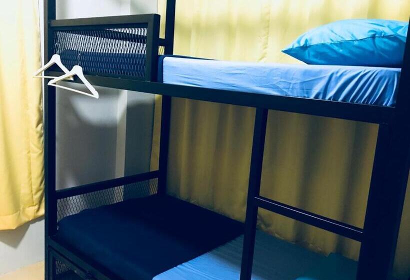 חדר סטנדרט חדר אמבטיה משותף, The Good Travelers Hostel Kl Airport