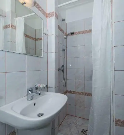 اتاق استاندارد سه نفره, Villa Casteria