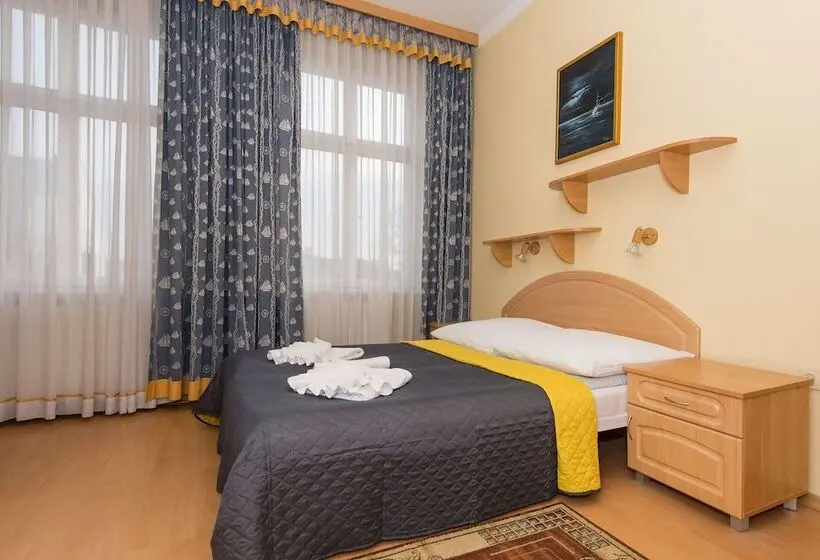 اتاق اکونومی, Villa Casteria