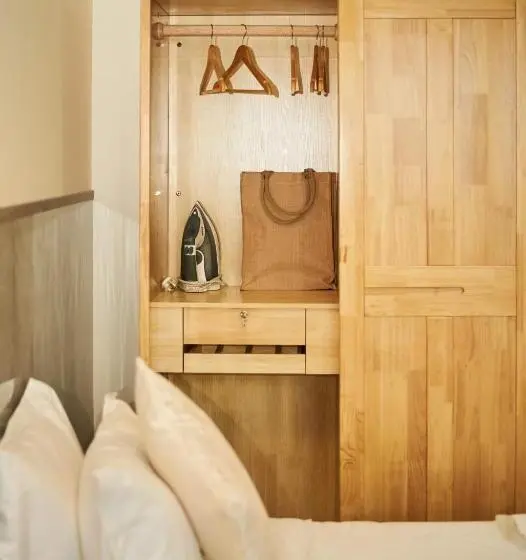 اتاق لوکس با بالکن, Yuvi Blue Maldives & Spa