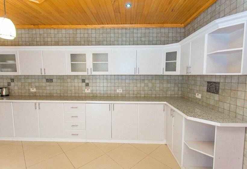 آپارتمان 3 خوابه, Iris Guesthouse