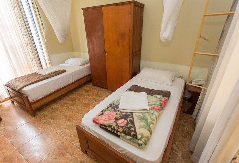 اتاق استاندارد سه نفره, Iris Guesthouse