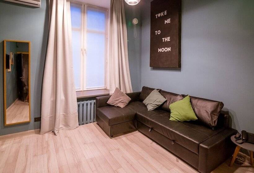 ファミリールーム, Local