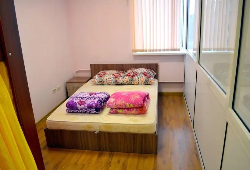 تختخواب در اتاق مشترک, Nerazluchniki   Hostel